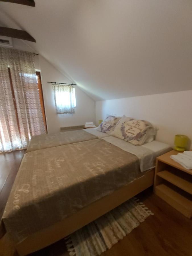 Izletiste Opatovac Guest House Exterior foto