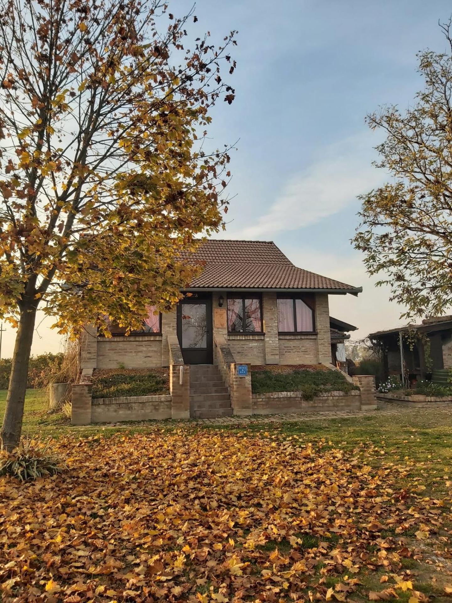 Izletiste Opatovac Guest House Exterior foto